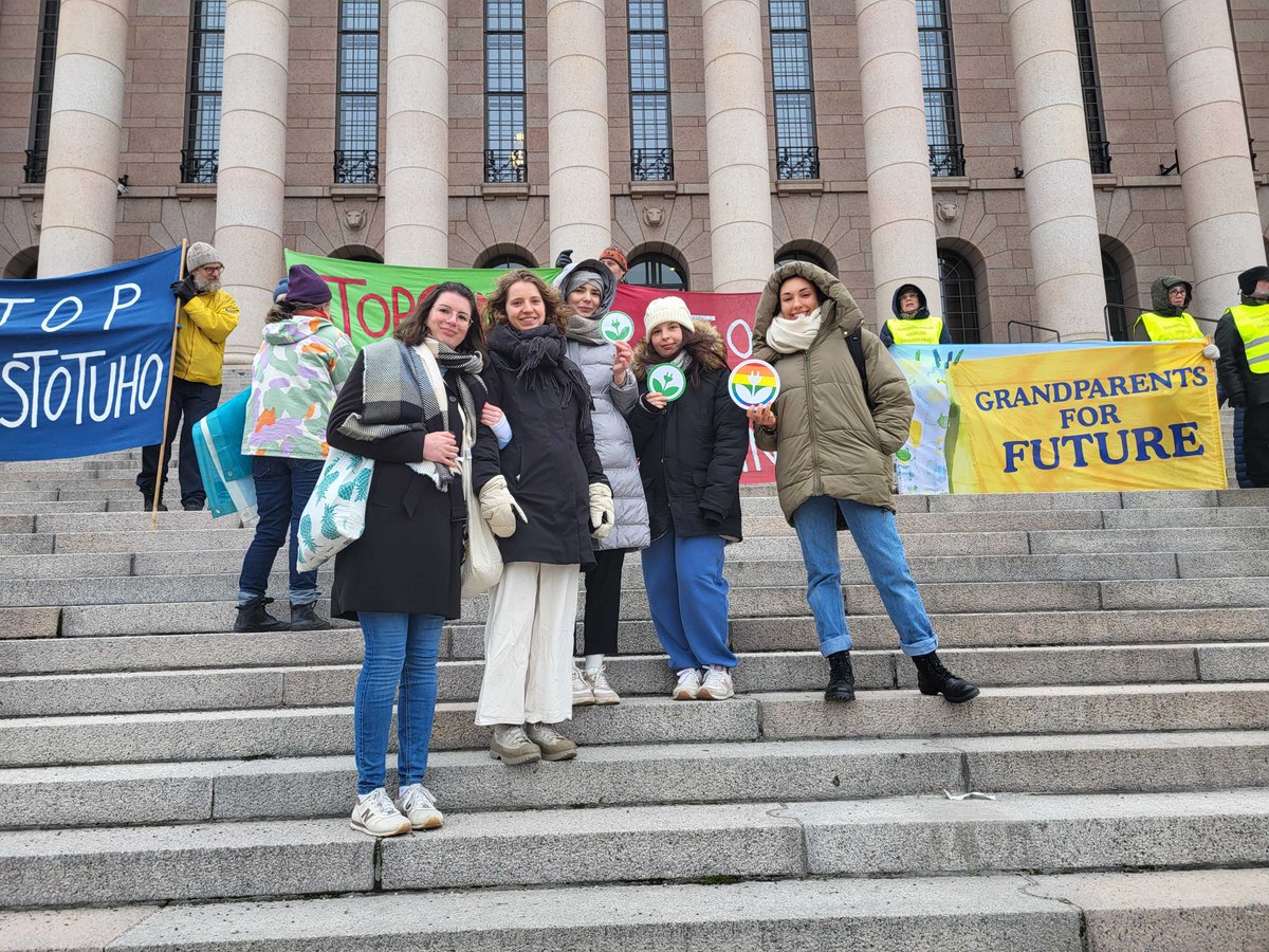 #FridaysForFuture #climatestrike 

Extreme weather is battering communities worldwide, and it is going to get worse, unless we: 

🛑 phase out all fossil fuels,
🌱 restore nature
🌏 cooperate! International cooperation, not war!