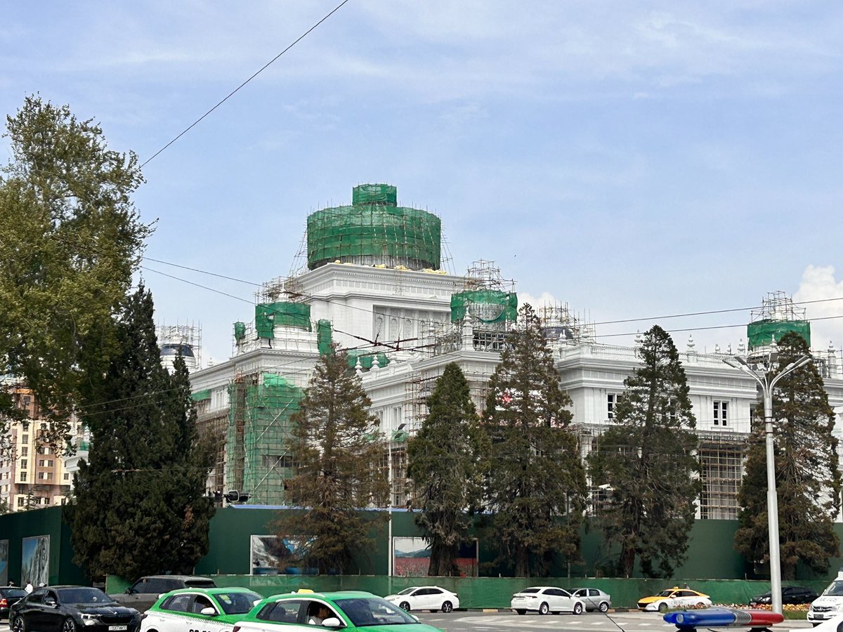 The new presidential complex and parliament building are rising in the heart of #Dushanbe. Both projects seem likely to be inaugurated this summer.