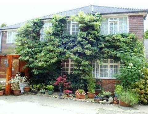 TheBBDirectory's tweet photo. 🏡 Seeking a cosy stay near Gatwick Airport? Look no further than Da Vinci Guest House Gatwick in Ilfield, Crawley, West Sussex!
https://t.co/cfFecYiRX5
#GatwickAirport #AirportAccommodation #BedandBreakfast #WarmWelcome #FamilyFriendly #OpenAllYear #Ilfield #Crawley #WestSussex https://t.co/mz5Q3j1Q7B