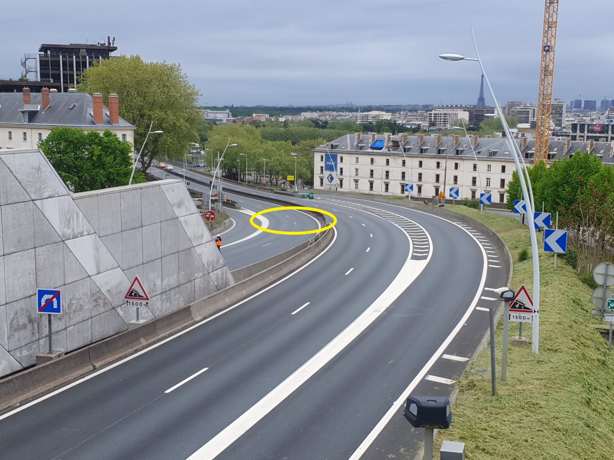 L'origine de la fermeture de #A13 et de l'accès au domaine de St-Cloud par la grille d'honneur semble être cette fissure au niveau du viaduc juste avant le tunnel.