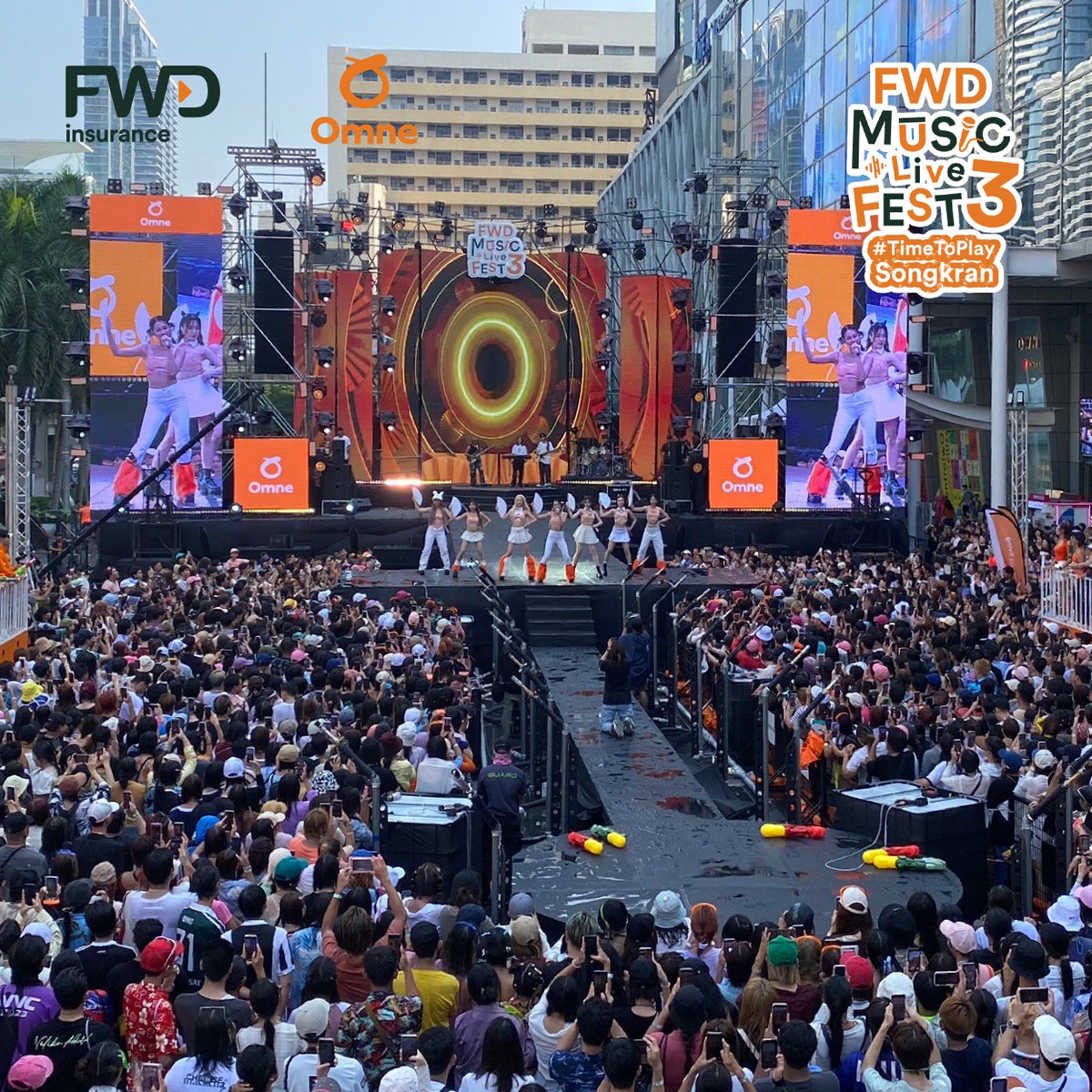 บรรยากาศวันแรก ฟรีคอนเสิร์ตเล่นน้ำกลางเมือง FWD Music Live Fest 3 #FWDThailand #FWDMusicLiveFest #TimeToPlaySongkran #FWDInsurance #FWDCelebrateliving #FWDTimetoPlay #4EVExFWD #4EVE