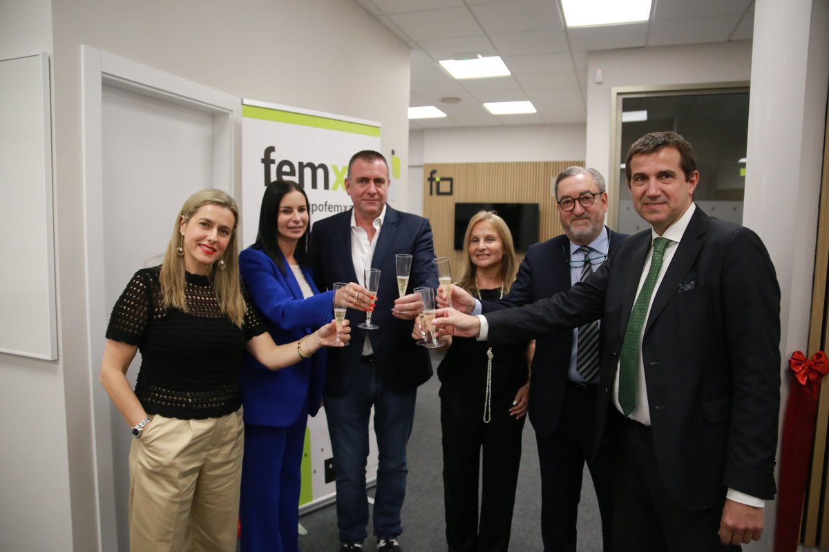 femxafx's tweet photo. Hemos trasladado nuestra sede central a unas renovadas instalaciones en la calle San Roque de Vigo.

La apertura de estas oficinas representa una inversión en el tejido empresarial local; contribuyendo a su desarrollo económico, creando empleo y promoviendo la capacitación y el desarrollo de talento en y desde la ciudad. 
 
Aprovechando la ocasión hemos presentado públicamente el patrocinio del equipo de Primera Nacional del @Celtabaloncesto  al que, desde esta temporada, aportamos denominación: "Femxa Celta UVigo".

Este apoyo se enmarca en el compromiso de responsabilidad social corporativa de la compañía, y se suma a la alianza establecida entre Femxa y el Celta Baloncesto para empoderar a mujeres y niñas, y visibilizar el deporte femenino.

Femxa es empresa adherida al @PactoMundial. Con esta alianza refuerza su compromiso con la sociedad, la educación de calidad y la igualdad de oportunidades, objetivos de desarrollo sostenible marcados en la Agenda 2030.

#femxa #comunidadfemxa #vigo #patrocinio #baloncestofemenino #celtabaloncesto #igualdad #deportefemenino #pactomundial
