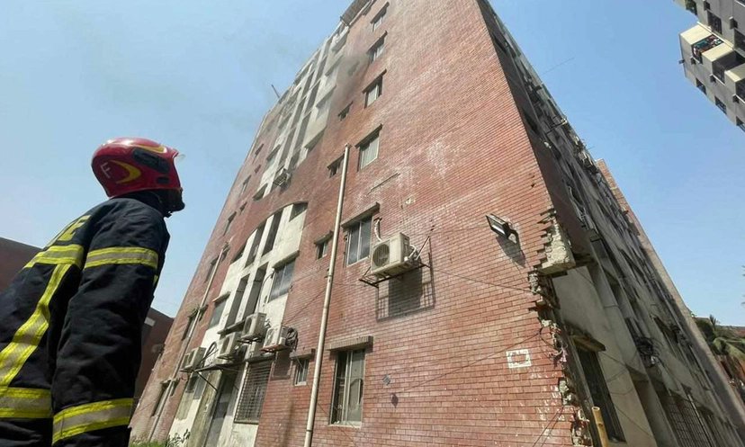 প্রায় ৪৫ মিনিট পর নিয়ন্ত্রণে শিশু হাসপাতালের আগুন