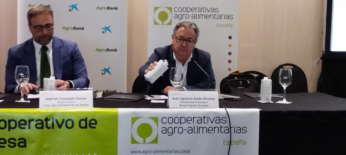 🗣️'La UE no puede mirar hacia otro lado en el problema de la sequía. Hay fondos para construir infraestructuras hídricas'. 🇪🇺 @zoidoJI en el II Congreso Cooperativo de la Aceituna de Mesa 🫒🌧️ de @CoopsAgroES y #CoopsAgroAnd