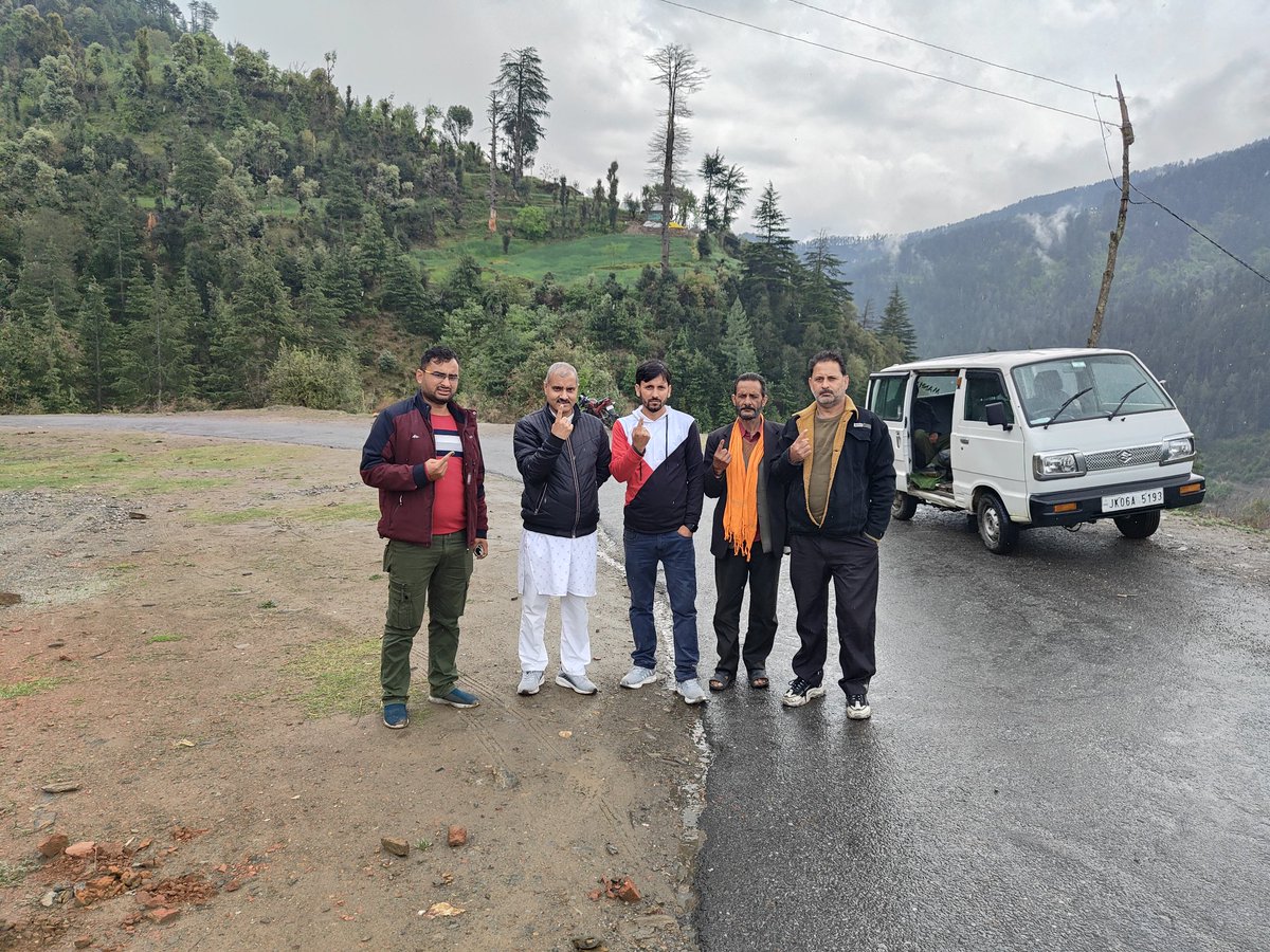 NationFirst78's tweet image. आखिर संविधान बचा लिया हमने😜😜😜
#AbkiBaar400Paar 
#DrJitendraSingh