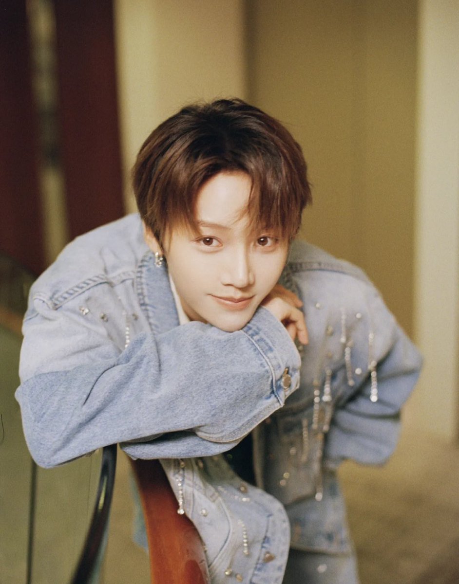 63EBE9's tweet photo. 왼쪽에 있는 아기가 찍은 류 사진.........
왤케 잘 찍음ㅁ ㅊ 공작실보다 낫다 https://t.co/K4ZgX0CBJi