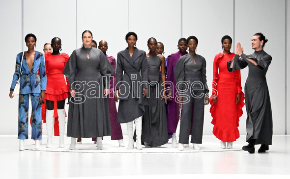 Gallo_Editorial's tweet photo. 🗞️ 2024 SA Fashion Week Spring/Summer: Day 01

👉 https://t.co/o0zduBxHZv

🗣️ #SAFW 

📸 @Oujay_Bopape https://t.co/4nuqmnbHzL