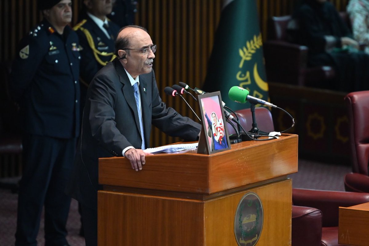 AsifAliZerdari's tweet photo. President Asif Ali Zardari addressing the Joint Session of the Parliament at the beginning of the Parliamentary year, in Islamabad https://t.co/A1YBhld49C