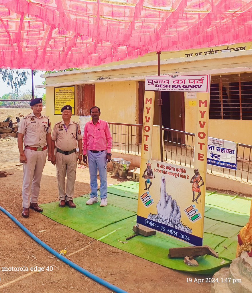 #LokasabhaElection2024 at Bastar, Chattisgarh. Despite the influence of Naxals, people r taking part 👆in the Democratic process due to strong security arrangements by #assampolice among other agencies.

#chattisgarhpolice 
#ArmedForces 
#IndiaElections2024 
#bastarvotes