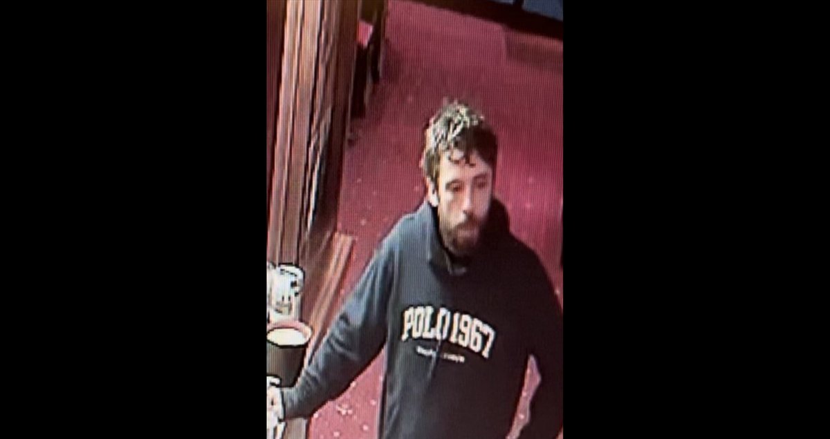 Do you know this man? We need to trace him as part of our enquiries after a man - a customer - was injured trying to prevent the theft of a cash bag from an arcade in Regent St, Kingswood, on Tues 12 Mar. If you can help, please call 101 ref 5224064333. orlo.uk/C7C48