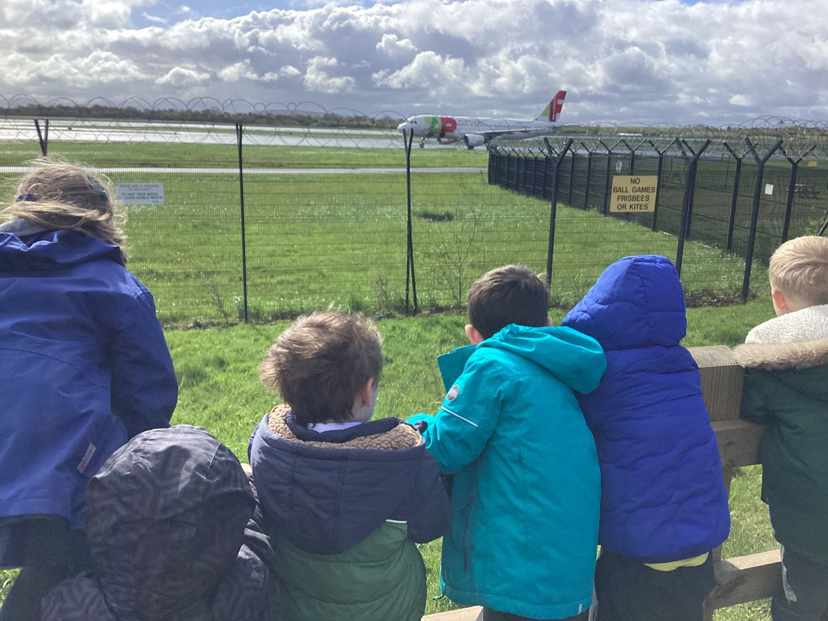 FedStMarys's tweet photo. Year 1 have arrived at Manchester Runway Park ready for an exciting day of learning about planes, linked to our History topic. Watch this space to see what we get up to today! @allsaints_mat #JettingOff #ManchesterAirport #WrightBrothers #LearningOutOfTheClassroom https://t.co/P4GgpCbrty