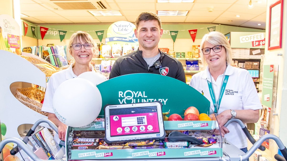 To mark the 50 years of Trolley service at Leicester General Hospital, @LeicesterTigers rugby player, @benyoungs09 , got involved in his first ‘try’ at volunteering with us 😍 A huge thanks to Ben and to our amazing volunteers who support patients in this vital service ❤