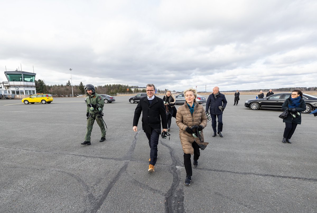 Finland's aim is an EU-wide solution to protect Member States being targeted by instrumentalised migration. PM @PetteriOrpo and @vonderleyen visit Finland’s eastern border. 🇫🇮🇪🇺 More: valtioneuvosto.fi/en/-//10616/pr…