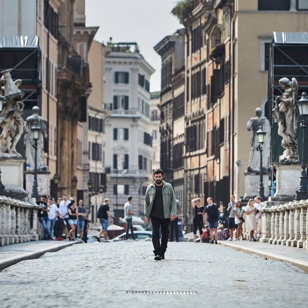 Festeggia Roma con un viaggio alla scoperta della sua bellezza e del suo fascino avvolgente, in compagnia di #EdoardoLeo che interpreta se stesso in 'Power of Rome' di #GiovanniTroilo. Vi aspettiamo oggi alla Casa del Cinema alle 18! >>bit.ly/4d1guSq #21aprile