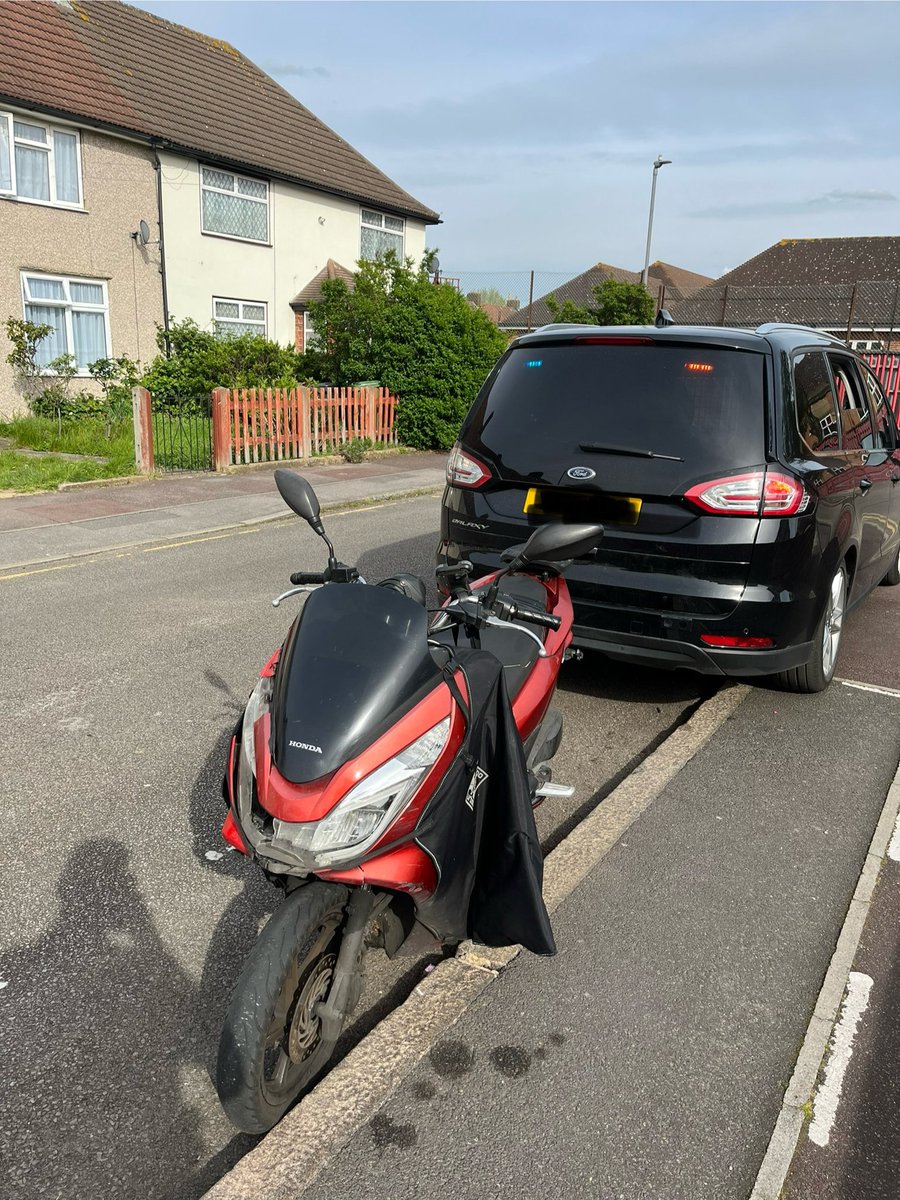 MPSBarkDag's tweet photo. #CrimeEnforcementTaskForce officers have recovered a stolen moped in #DAGENHAM the moped was taken in the early hours of this morning from outside an address and has been returned to its owner @lbbdcouncil @LocalCrimeBeats @essex_crime #1303EA https://t.co/R6V5ZAQfIw