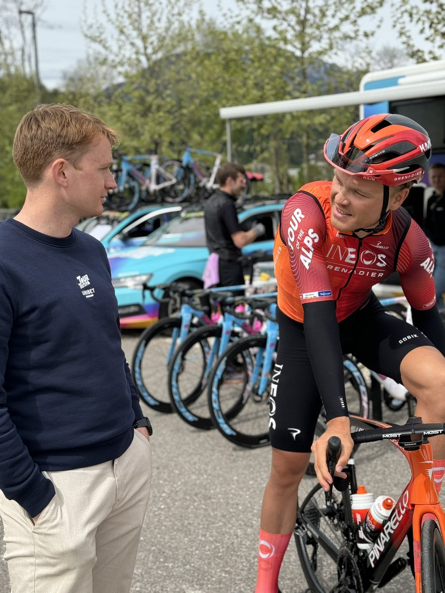 ✍🏼 Pre-race chat or new TDT-Unibet signing? 🇮🇹 #TOTA
