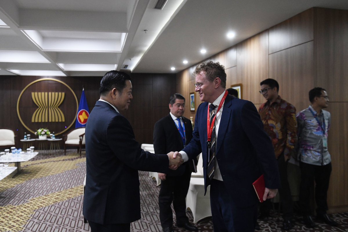 SecGen of ASEAN Dr Kao Kim Hourn today received Google’s Managing Director of Government Affairs and Public Policy for Southeast Asia, Mr. Andrew Ure, where they discussed research and development on artificial intelligence in ASEAN.