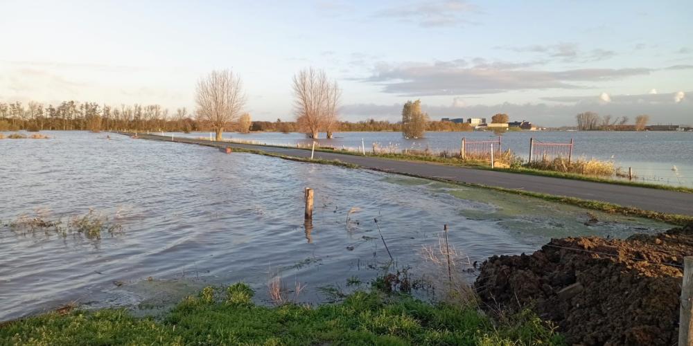 De overstromingen van november 2023 zijn nu officieel erkend als natuurramp, in 34 gemeenten in West-Vlaanderen, Oost-Vlaanderen en Vlaams-Brabant. Wie schade leed, kan tot en met 31 juli 2024 een aanvraag indienen bij het Vlaams Rampenfonds, via Vlaanderen.be