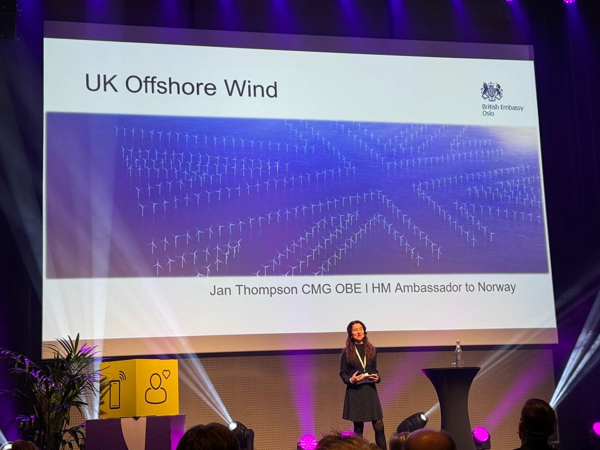 Yesterday in Bodø was all about wind! At @FornybarNorge's annual conference, Ambassador @JanThompsonFCDO shared the UK's experience of building out #OffshoreWind capacity and becoming a global leader. #GreenTransition #EnergyTransition #RenewableEnergy