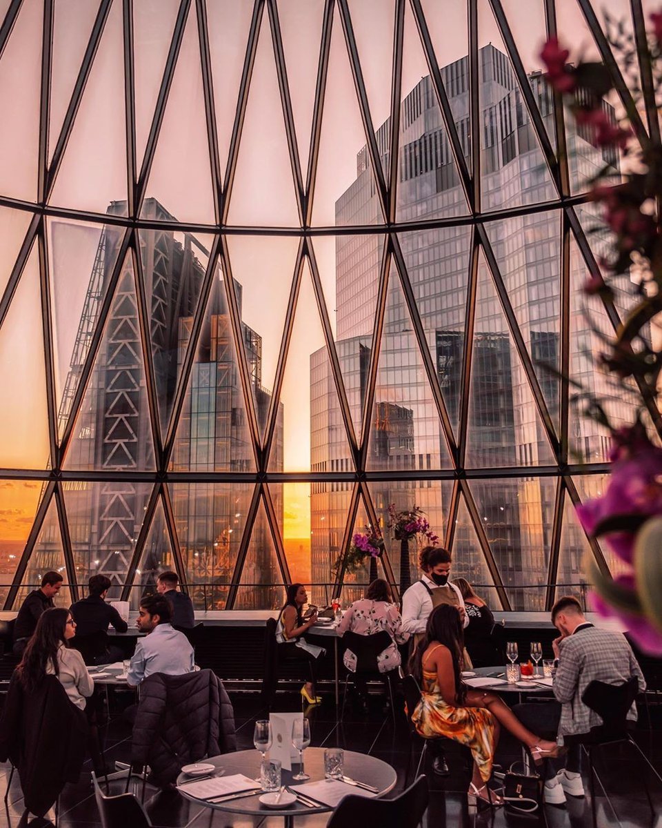 Experience dining at new heights at @searcyslondon in the Gherkin! 

Immerse in delectable European flavours with sweeping 180° views of London. From the iconic St Paul's Cathedral to The Shard, our panoramic gaze takes you beyond!🍴🌆