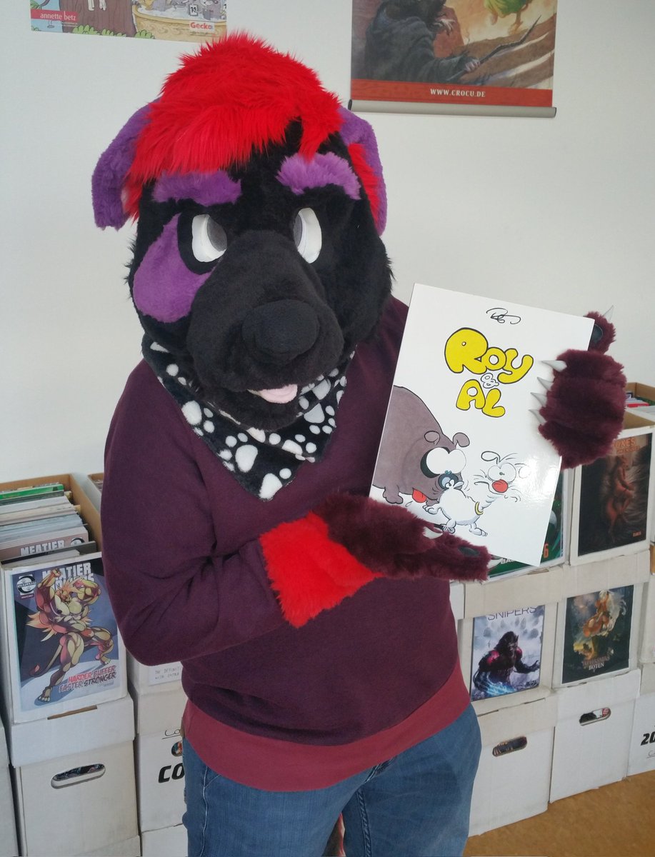 Fusselschwarm's tweet photo. Hunde tun was Hunde tun.😀 #FursuitFriday 

#ComicsInPaws mit @BeusaBuggy und ROY &amp; AL von Ralf König. #FusselSamstag https://t.co/yTcdKwVsJZ