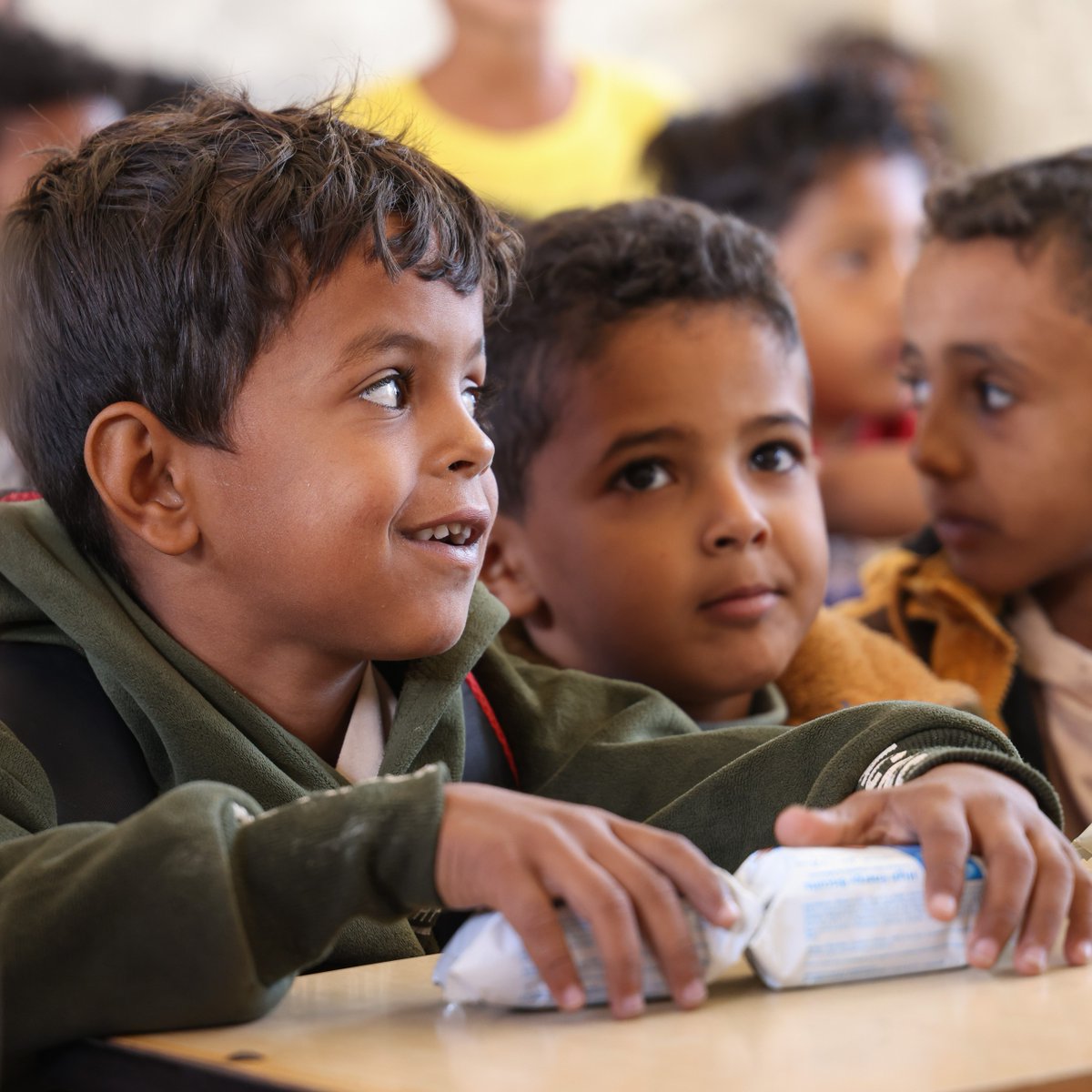 #BeyondTheMeals - daily snacks in Yemen Many children in #Yemen face food insecurity, hindering their ability to learn and grow. WFP’s school feeding program provides daily high-energy biscuits to students, ensuring they have the nutrition needed to thrive academically 📚💪