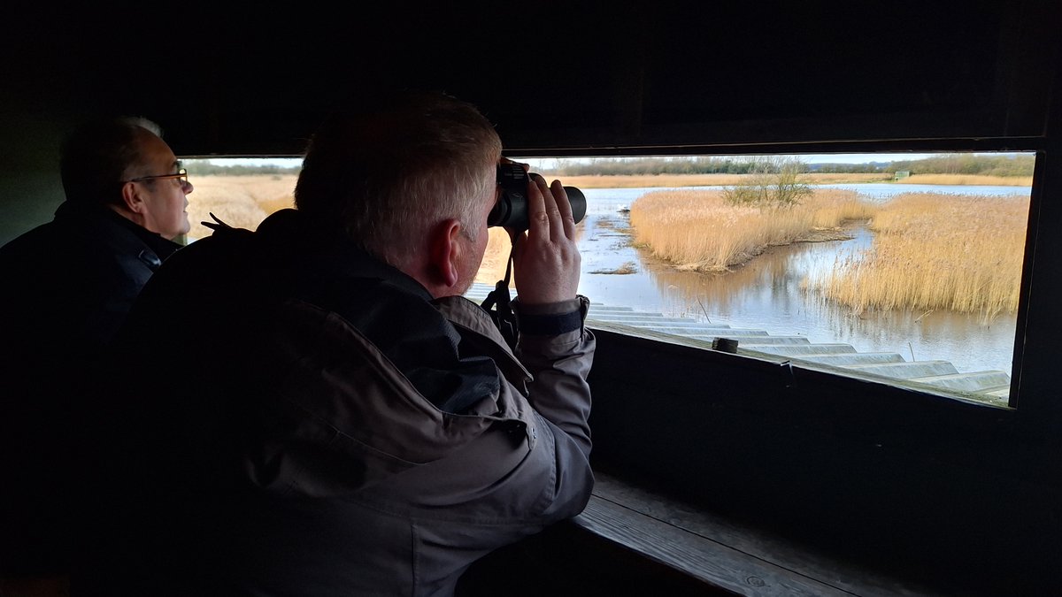 Our dawn chorus &amp; spring bird walks are booking up but there's places available on our 'What's that bird?' workshop on Sat 28 April at Whisby Nature Park. 
It's the perfect opportunity to hone your bird ID skills with our resident birder, Matthew Capper 👇
lincstrust.org.uk/events/2024-04…