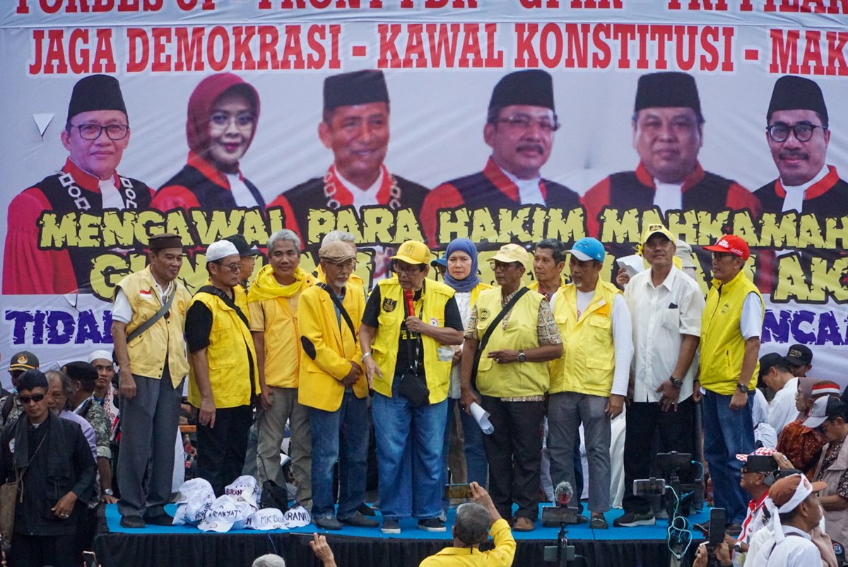 🚨News Update: Aksi Pendukung Calon Presiden 01 di Patung Kuda Sore Hari Ini

📷 Tempo/Martin Yogi

#TempoFoto