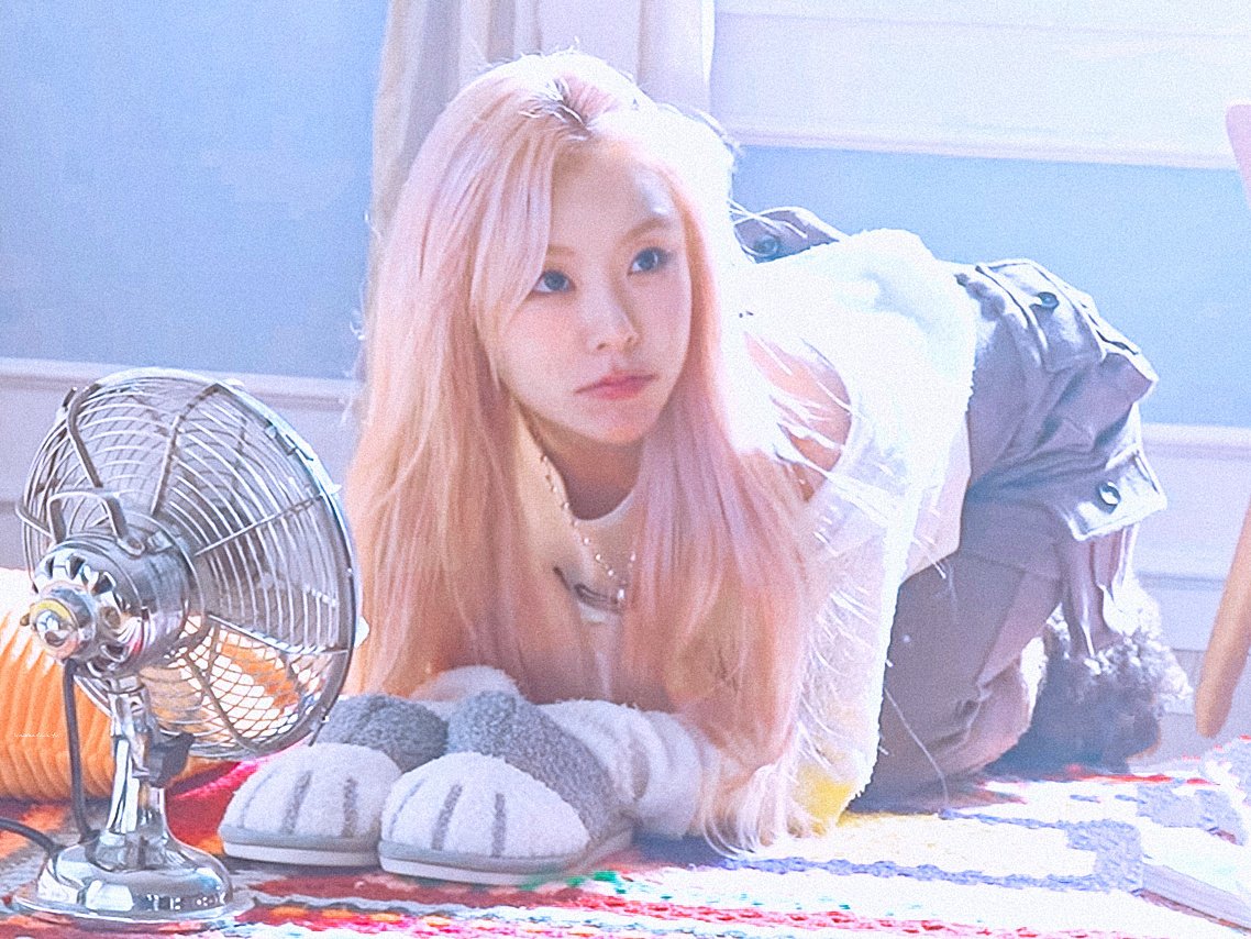 Wonderlust417's tweet photo. 🐈🐈#휘인 https://t.co/dLwP7vwS8m