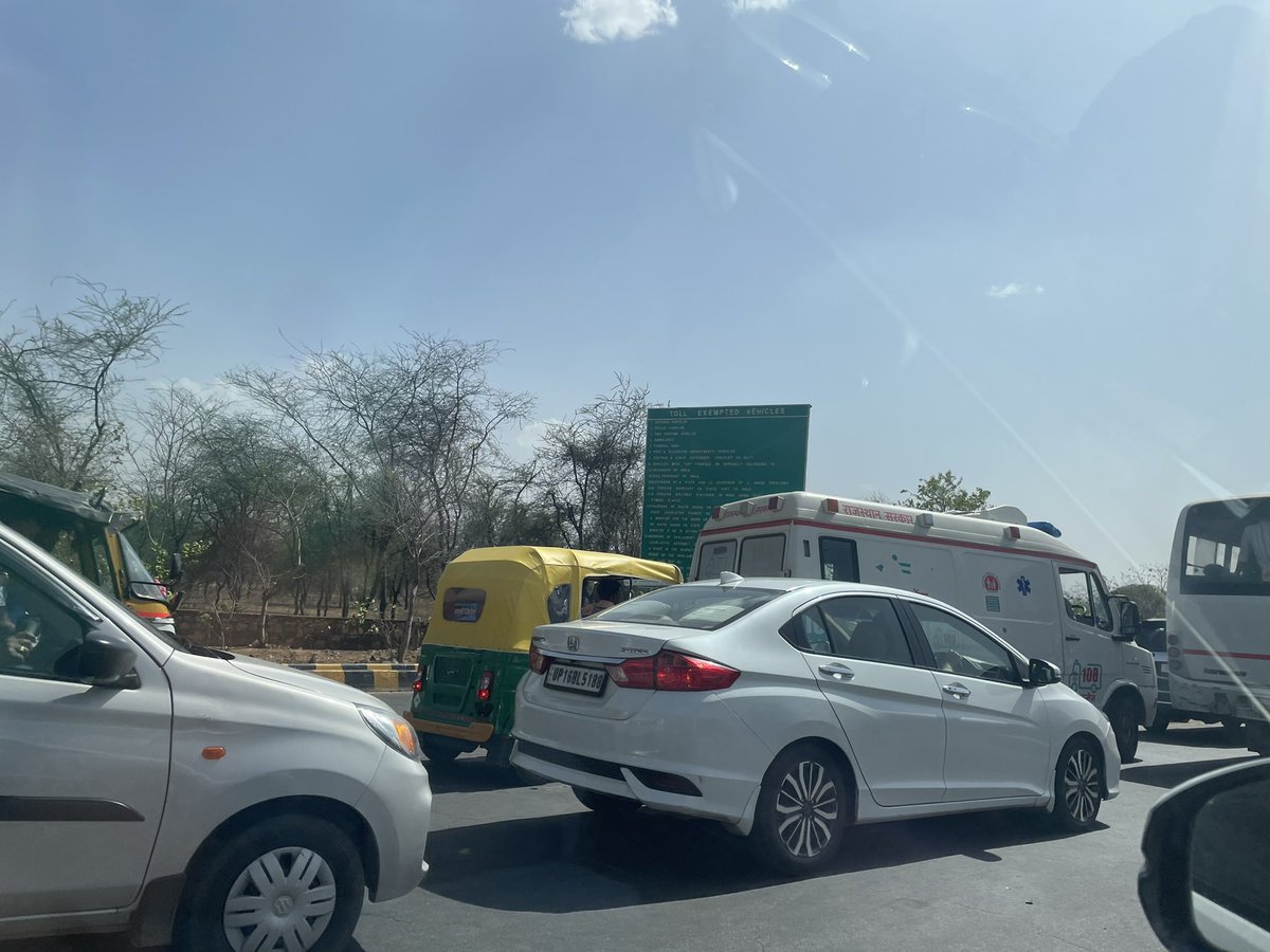 Miss_Dixit's tweet photo. Rajadhok Toll Plaza on NH21 is a nightmare! 😡 This toll situation is beyond frustrating! 
 @GovernmentofIndia @nitin_gadkari @MORTHIndia @NHAI_Official, we need your help here! 
This is the 4-5th time we’re stuck at the same toll! https://t.co/H4jv91xYKu