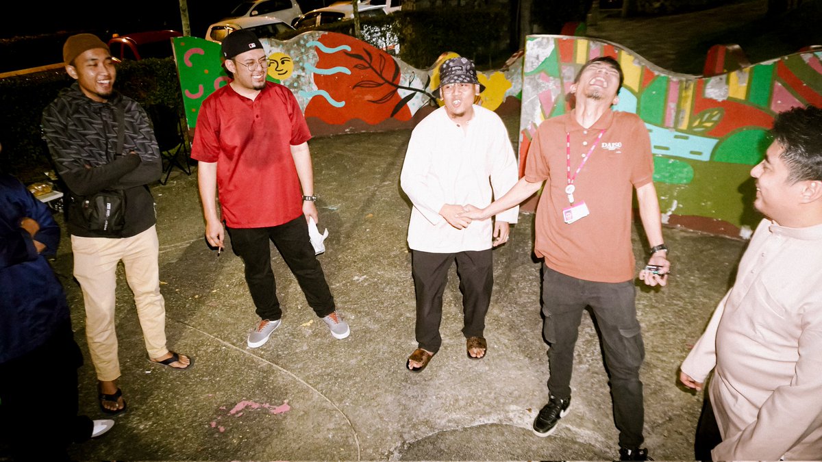 sectorecords's tweet photo. "Macam hari-hari, hari raya,"

Terima kasih pada yang hadir Freestyle Raya @ TMIYC, JB malam tadi! https://t.co/0XBf3ZTuae