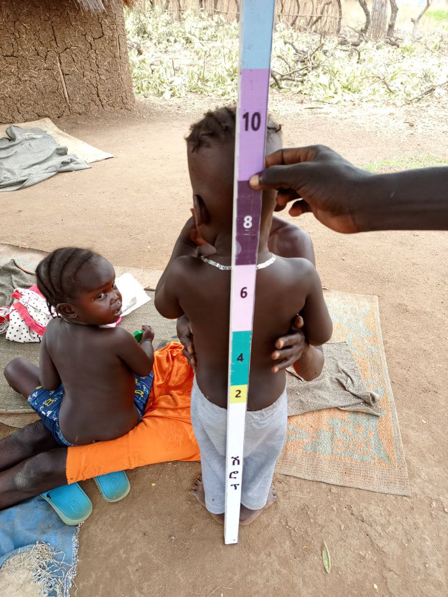 In the Gambella region, @USAID's Act to End NTDs | East, implemented by @RTIfightsNTDs, is targeting districts and refugee camps with Trachoma treatment. This effort focuses on communities hit hardest by the bacterial eye infection. #GlobalHealth #EndTrachoma