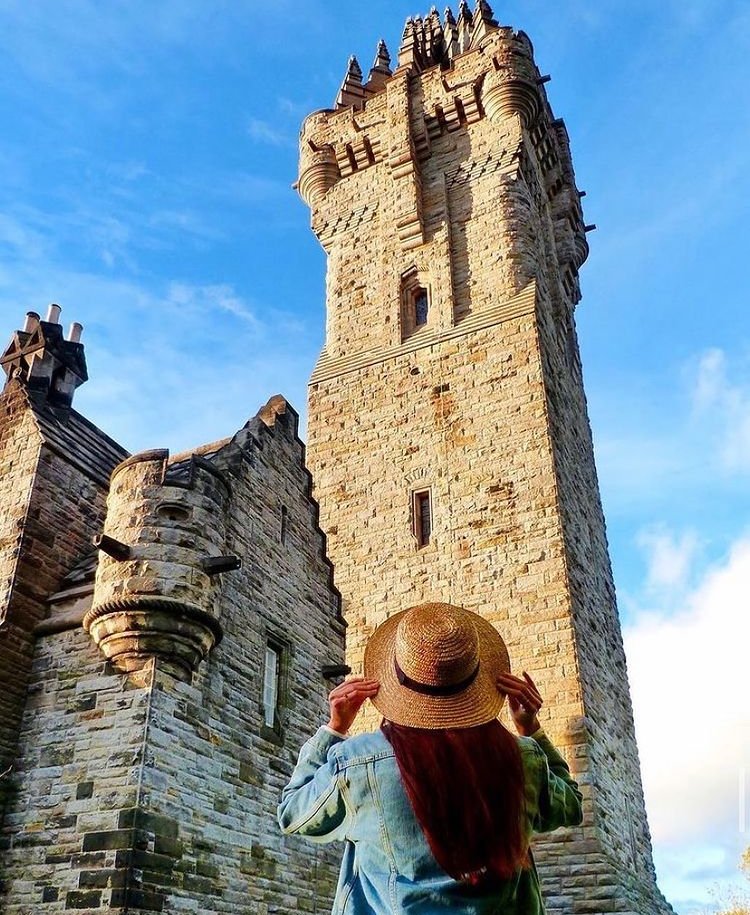 Have you climbed the 246 steps of #Stirling's iconic National Wallace Monument before? Photo by @strawhattedtraveller on IG📸 @TheWallaceMon
#ThisIsStirling #BeHereBeStirling