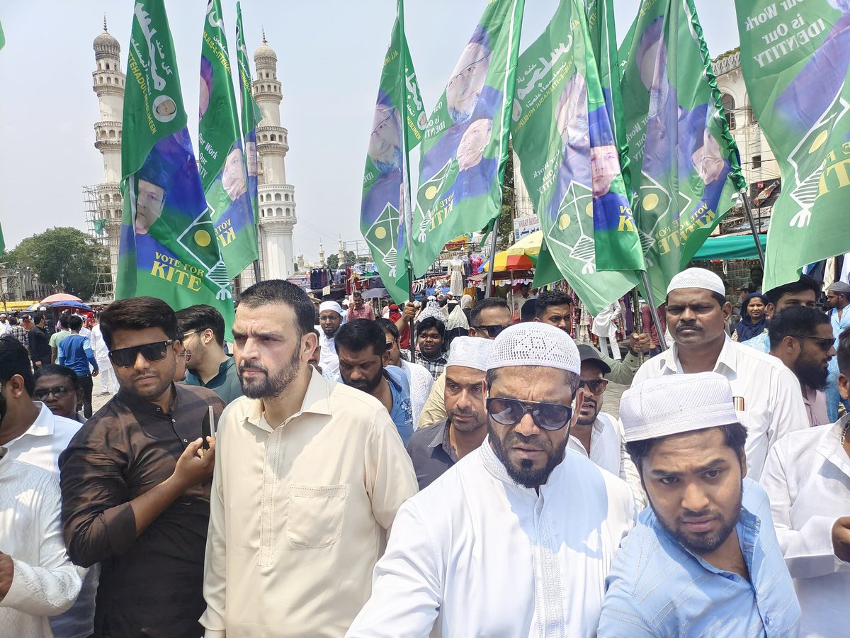 .@aimim_national President Barrister @asadowaisi Sahab Along With AIMIM Floor Leader @akbarowaisii Sahab Started From Mecca Masjid Nomination Rally, Hyderabad Parliamentary Constituency.

#electioncampaign2024 #Hyderabad #NominationRally #VoteForKite #AsaduddinOwaisi #13May…