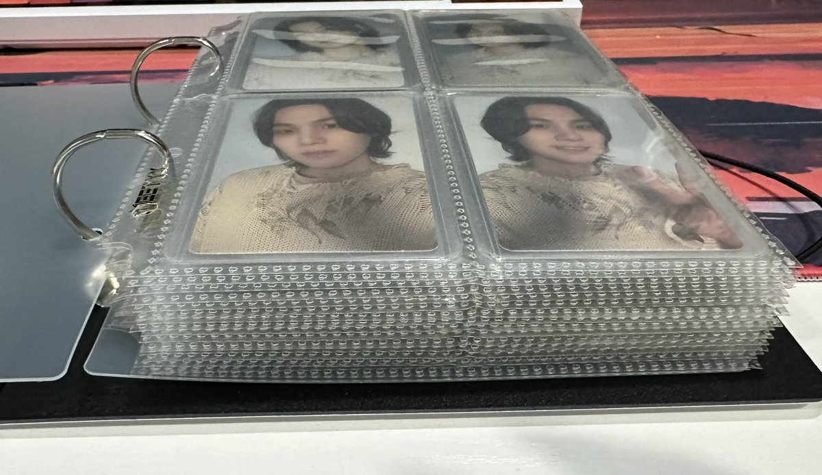 Finally found a thicker A5 binder to store D-day stuff. Because Yoongi just keeps it coming 💀😮‍💨

20 pages with toploaders I think will fit 🥹