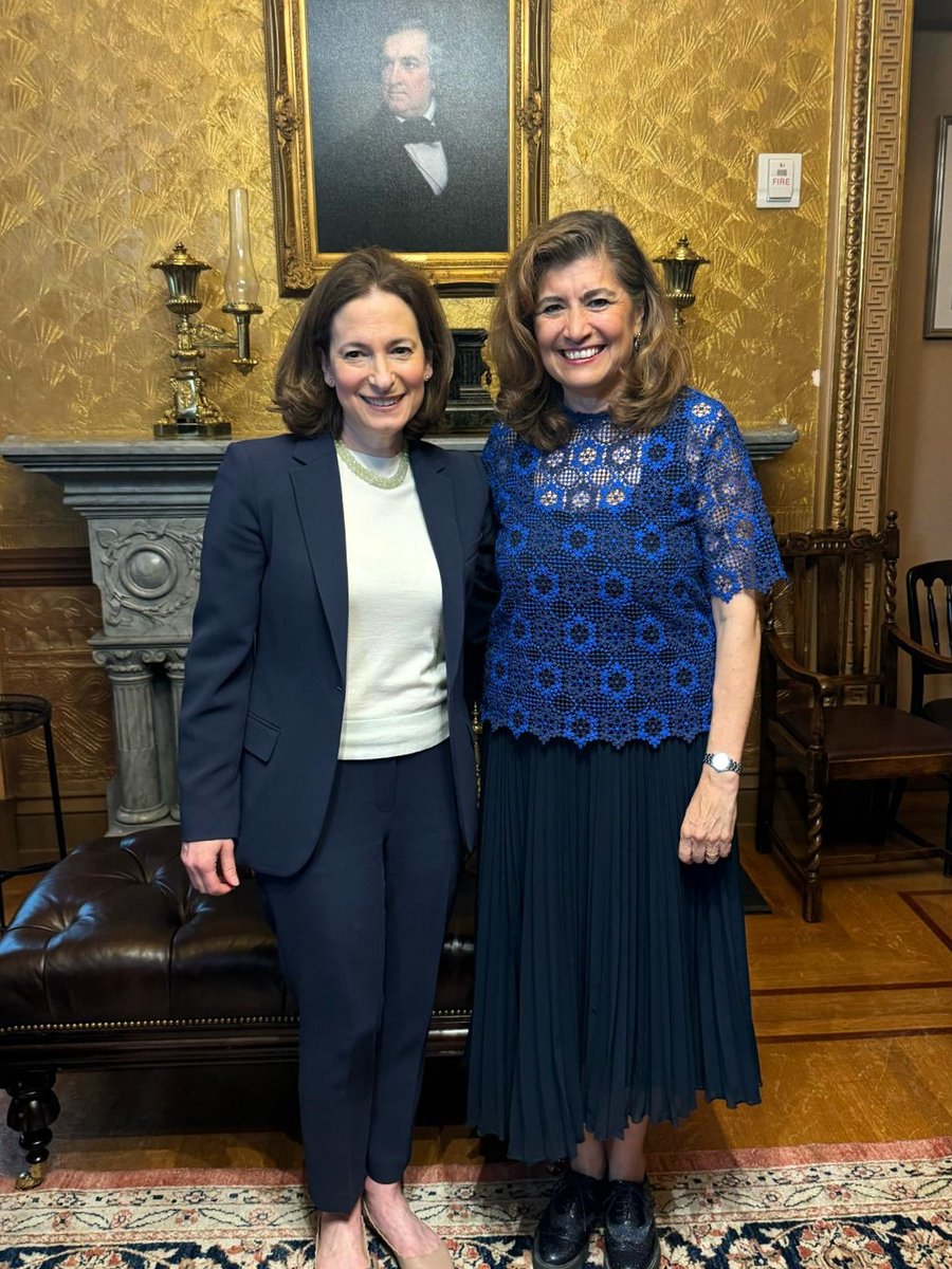 Connecting with @WhiteHouseGPC Director @JKlein46 on #equality issues that the Social & Human Sciences sector focuses on! From #WomenInAI & the #CareEconomy to #gender in #sports; we’re ready to work together to advance equality & profit for the renewed #US leadership at @UNESCO!