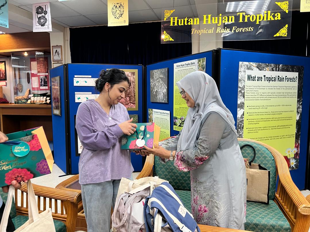 While in Malaysia, #FFOP team had the privilege of being invited to #RimbaIlmu, or Forest of Knowledge, by the very generous #DrAzizanBaharuddin. Rimba Ilmu is an 80-hectare botanic garden set up in 1974 within @unimalaya and maintained by the faculty, researchers and students.