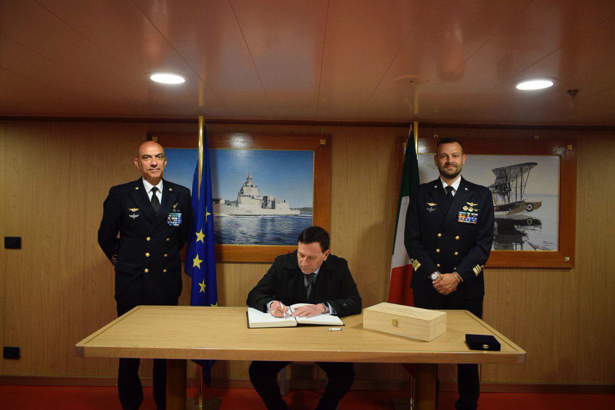 #NaveThaondiRevel, flagship dell’#OperazioneIrini, per la prima volta in sosta a #Malta, ha incontrato le autorità diplomatiche e militari secondo i principi della naval diplomacy. #MarinaMilitare #NoiSiamolaMarina #ProfessionistidelMare