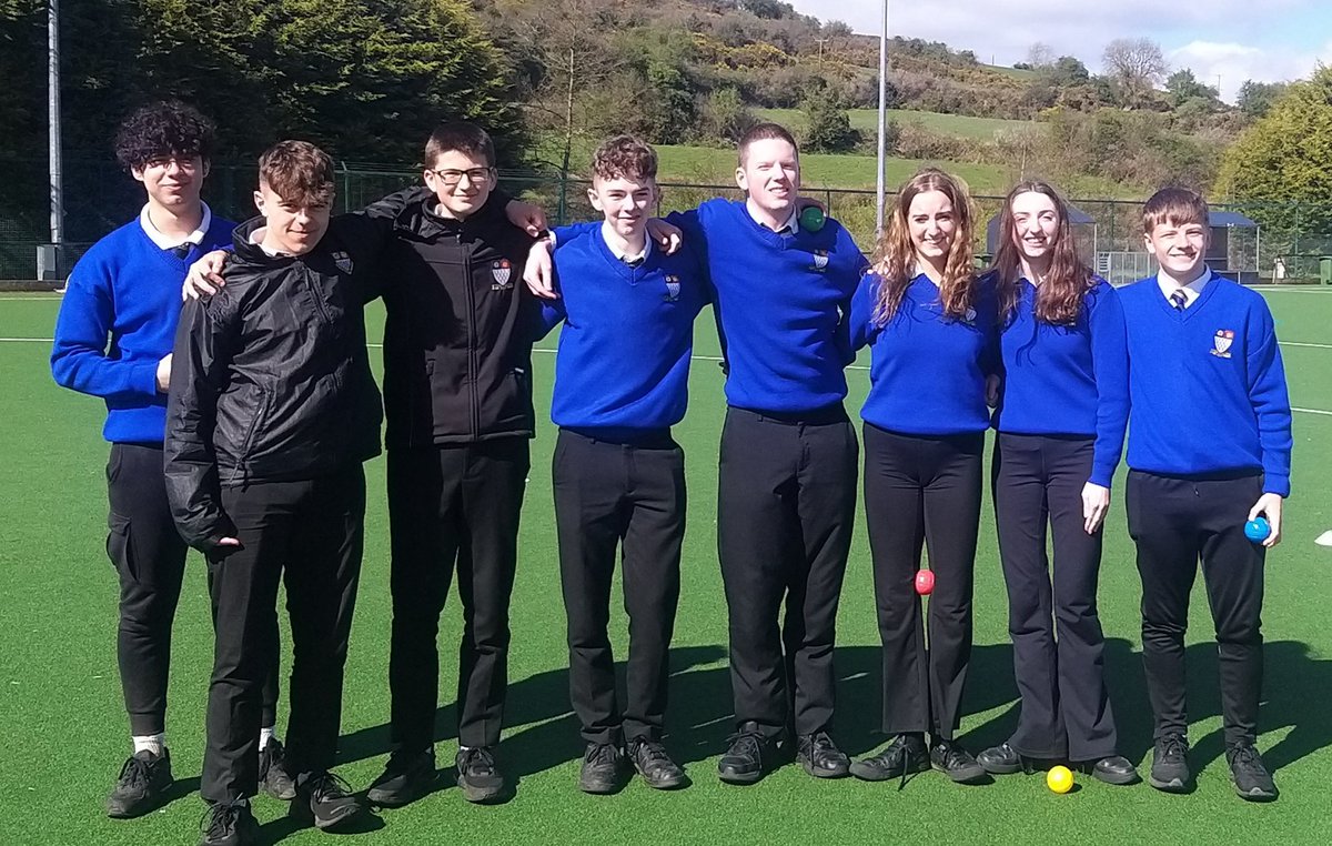 TY students of French @Royalandprior enjoy a game of 《La Pétanque》 on a blowy April afternoon. 🇲🇫