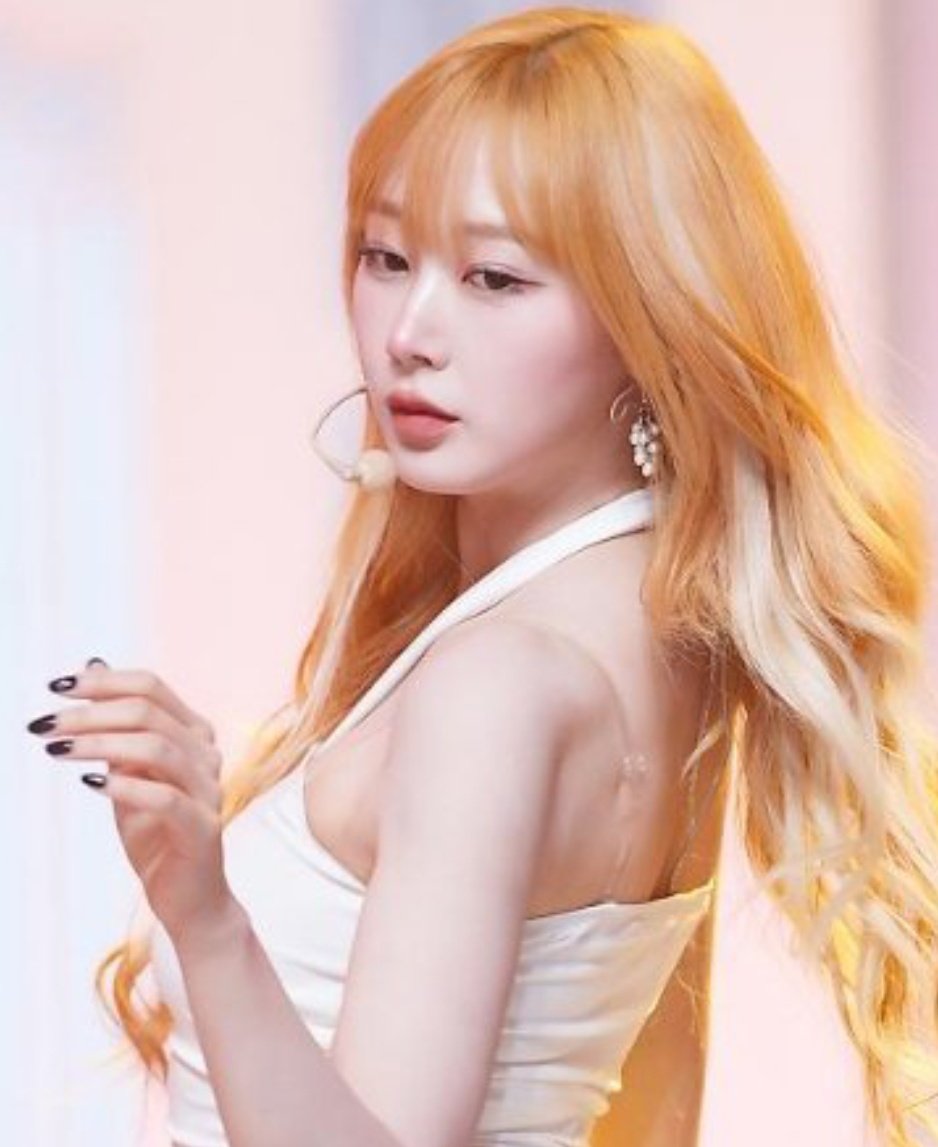 aespasthetix's tweet photo. Nami if she was real https://t.co/0K7v8mRAX6