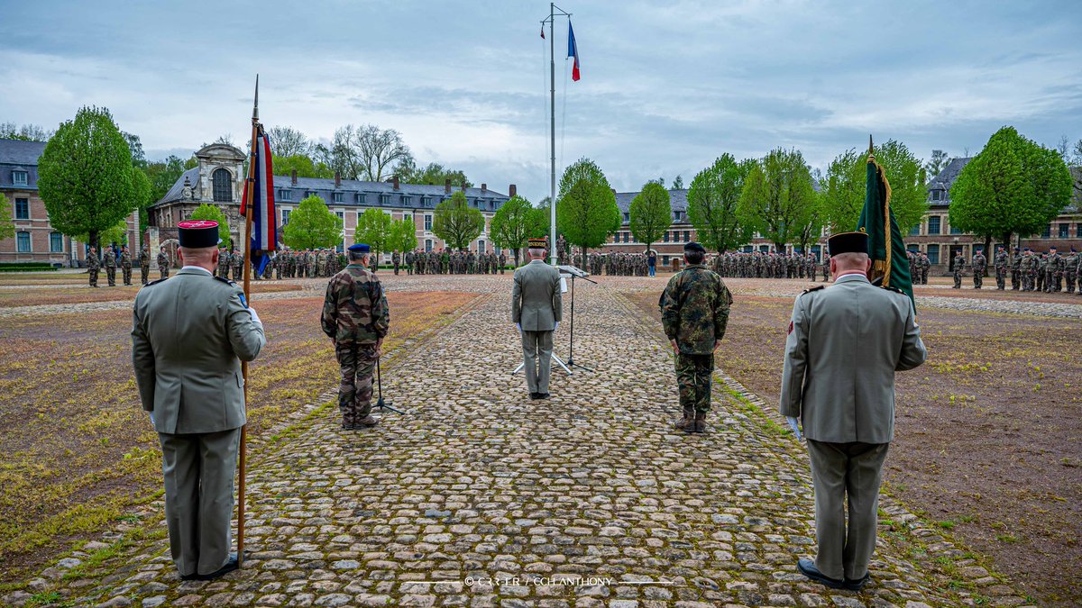 👥 On this Friday, April 19, a flag ceremony was held at the Lille citadel. Lt. Col. Ross Kilburn, major Stefanie Herzer, and SSgt. Giampaolo Sciascia were honored with the National Defense Bronze Medal. Congratulations on their exemplary service in the @RRCFrance