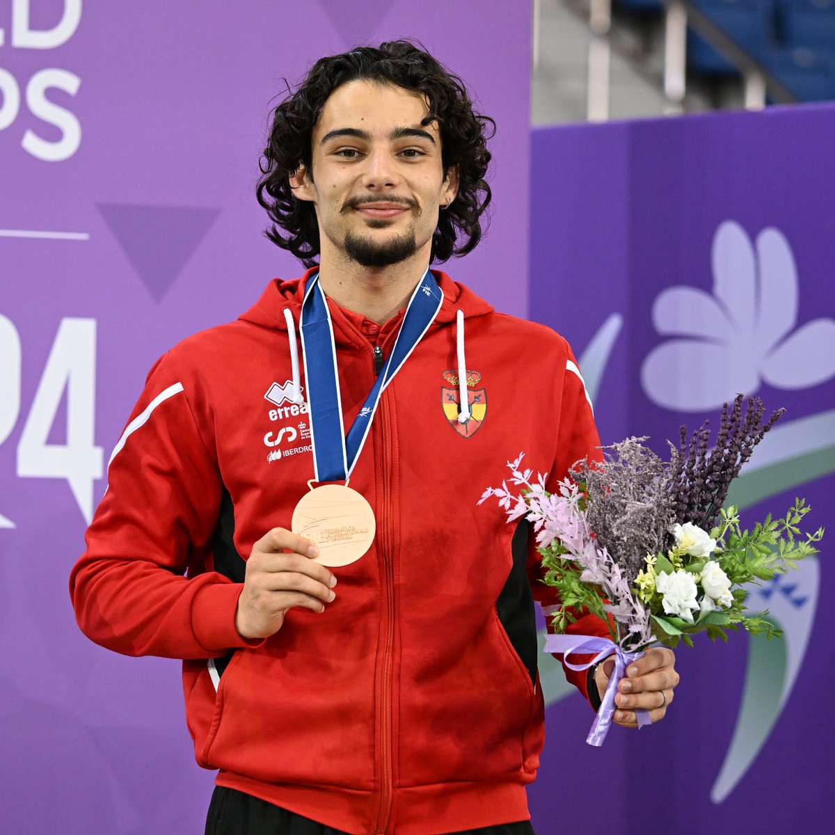 🤺 <a href="/SMadrigalPodium/">Santiago Madrigal de Rioja</a> sube al podio en el Campeonato del Mundo Junior de esgrima de Riyadh.

🥉¡Enhorabuena por ese bronce!