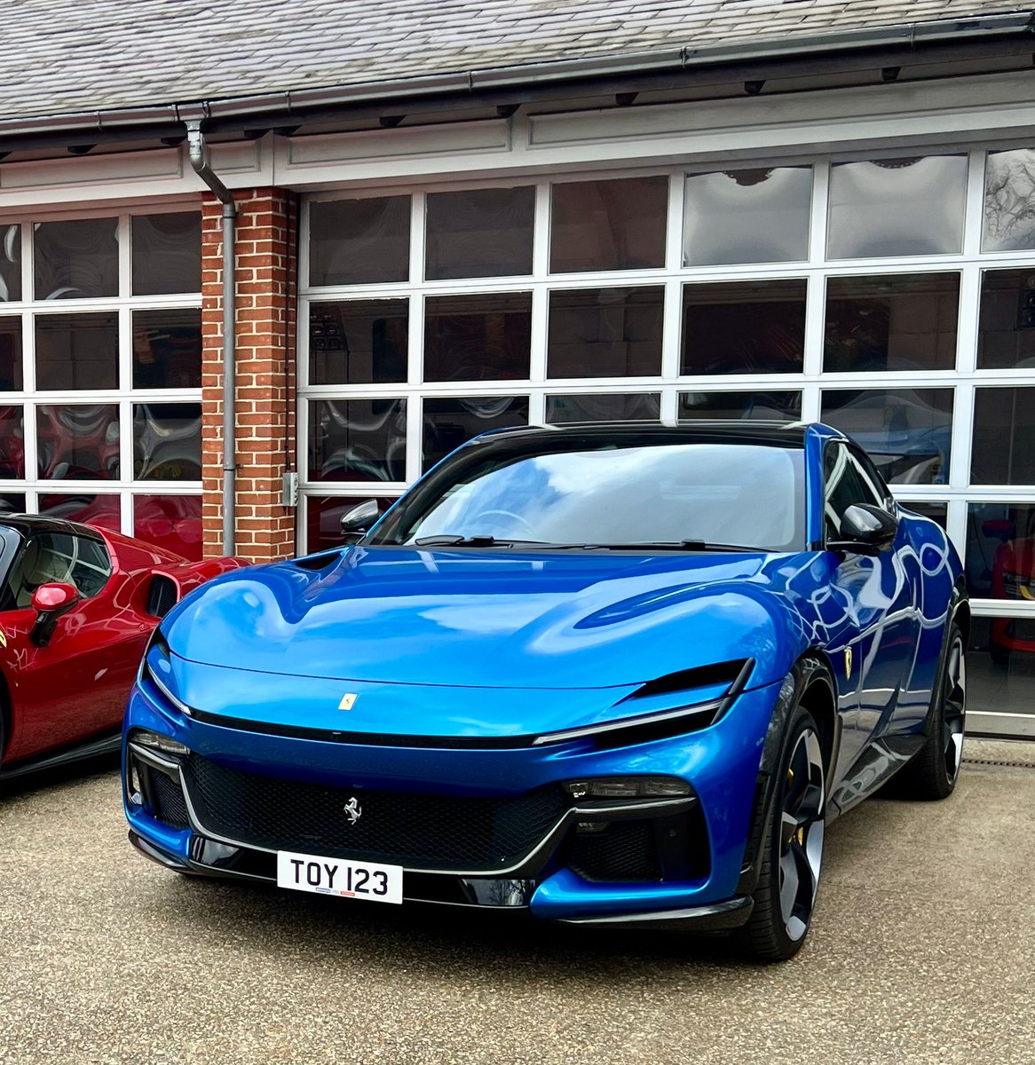 When it’s the weekend and you can take one of your toys out 🤩🚗

@meridienmodena  | 📷 - RT Media Team

🔎Find your perfect plate here: regtransfers.co.uk | Need help? Message us✅

#numberplates #numberplate #regtransfers #registration #TOY123 #ToyPlate