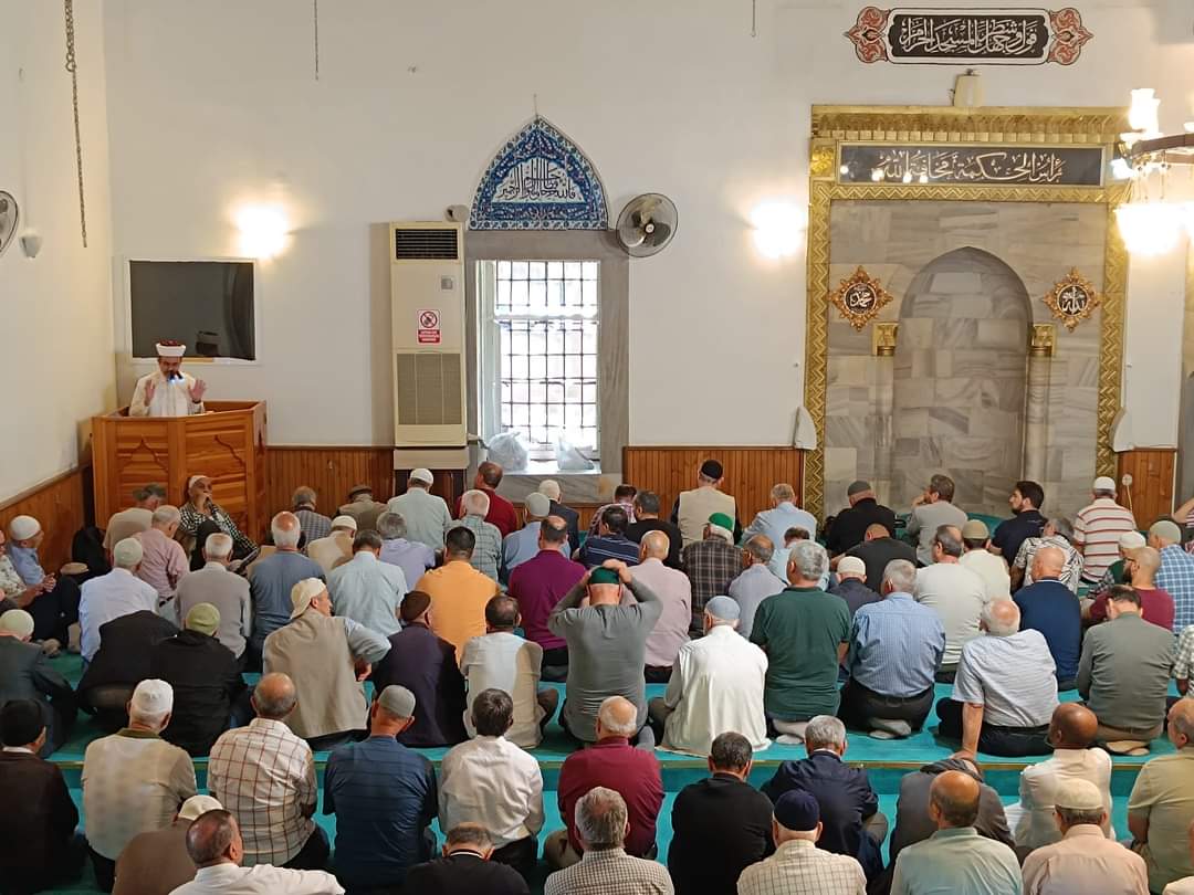 İl Müftüsü Nazif Fethi Yalçınkaya, Cuma namazı öncesinde Muratpaşa Camii'nde merkezi sistemden vaaz etti.