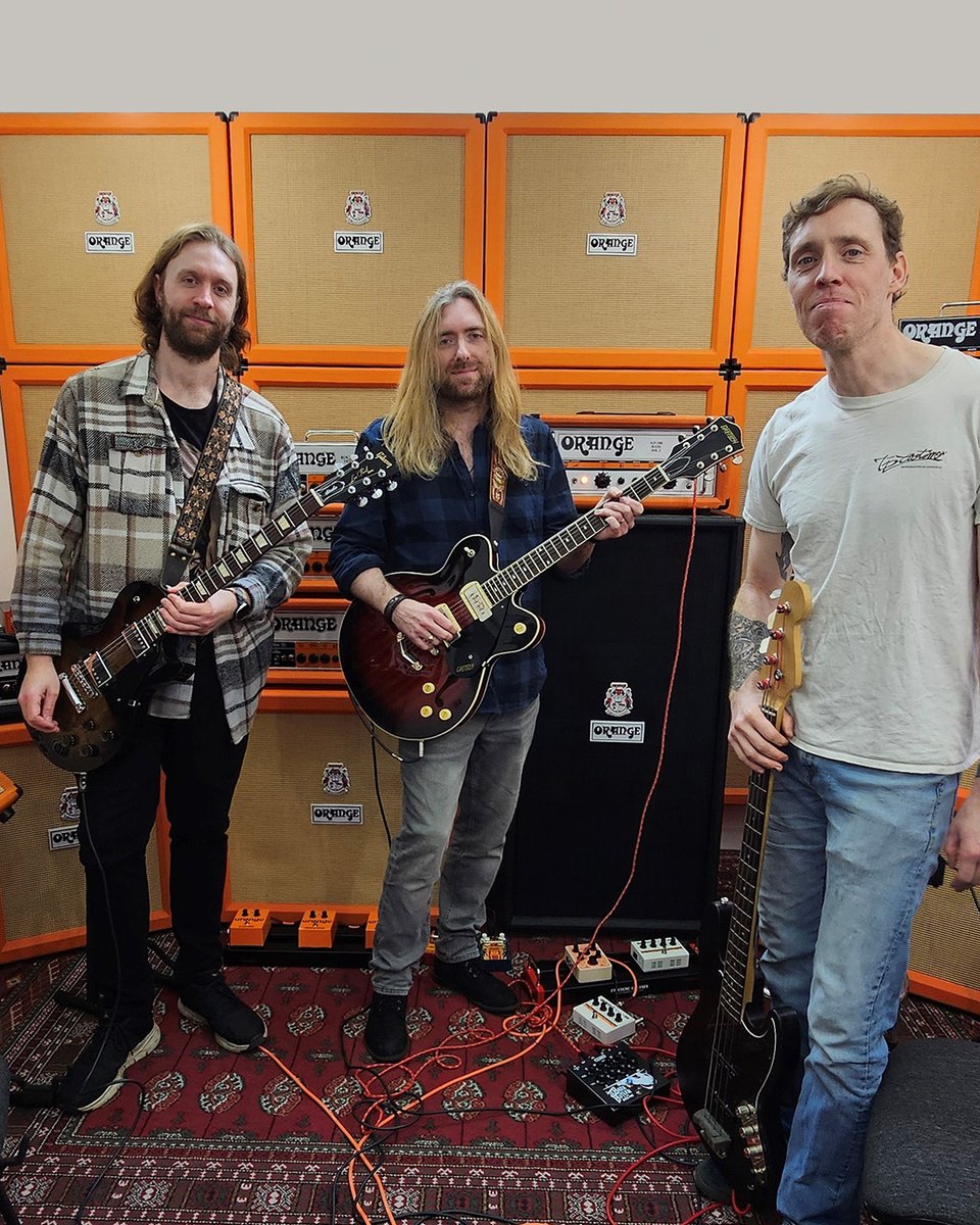 Introducing: @TheLunarEffect Incorporating elements of Psychedelic Rock, Stoner, Desert, Hard Rock and glorious hair, they have just released their new album ‘Sounds of Green and Blue’. Learn more about The Lunar Effect here: orangeamps.com/articles/thelu…