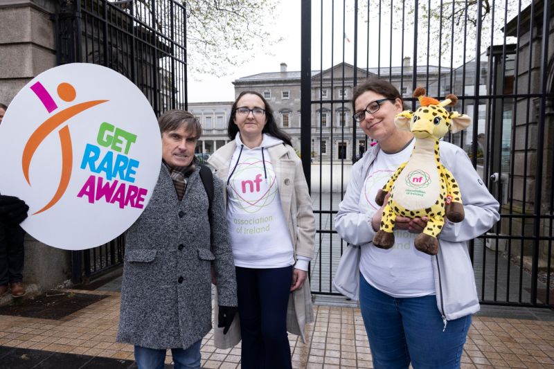 Join the #GetRareAware campaign by Rare Diseases Ireland, urging politicians to expand newborn screening nationwide! Ireland screens for fewer diseases than 75% of Europe. 
Photo: Fergal Griffin, Gillian Minnock, Aoife O’Donovan.
Join us: getrareaware.ie <a href="/RareDiseasesIE/">Rare Diseases Ireland</a>