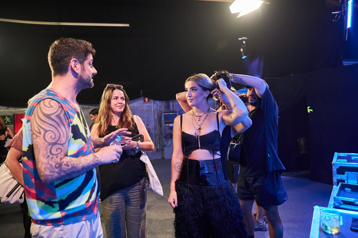 grupoboomerang's tweet photo. ¡Esos momentos de preparativos antes de entrar al plató de #LaVozKids! 
Este sábado, segunda noche de #AudicionesACiegas en @lavozkids https://t.co/ShfUDNmDY8