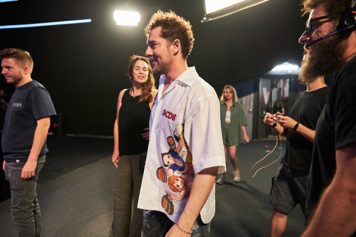 grupoboomerang's tweet photo. ¡Esos momentos de preparativos antes de entrar al plató de #LaVozKids! 
Este sábado, segunda noche de #AudicionesACiegas en @lavozkids https://t.co/ShfUDNmDY8