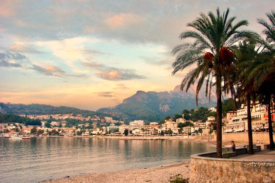 Looking for stunning sunsets? We have the most beautiful ones in the world. We assure you that you will never forget them.
Pic: Port de Sóller
hotelcalbisbe.com
#calbisbehotel #vacaciones #travelling #vacancy #traveling #traveler #travelspain #Soller #Mallorca