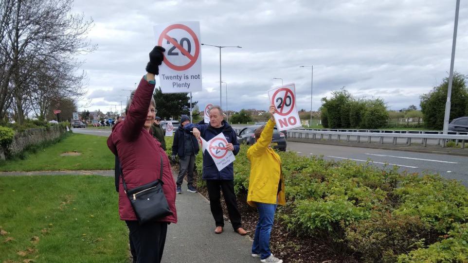 Not even tens of people protesting the new 20mph limit but what can only be described as “ones” of people protesting. Almost as if most people like safe local streets. 270/310 Oxfordshire parishes have requested 20mph in their local area.